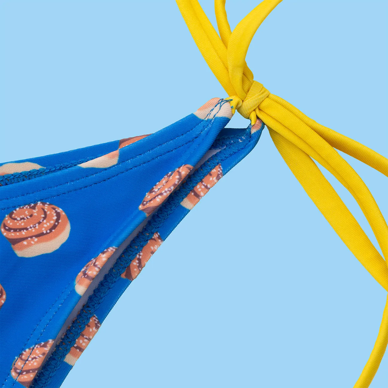 Svensk Husman Kanelsnurre Trekantbikini Blå/Gul Hurtigtørrende